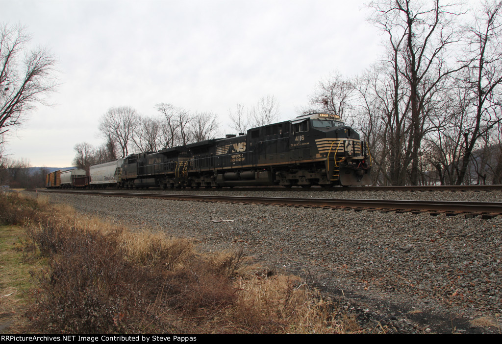 NS 4116 heading toward Enola